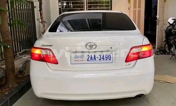 Buy Used Toyota Camry White Car in Chbar Mon in Kampong Speu Province Buy Used Toyota Camry White Car in Chbar Mon in Kampong Speu Province