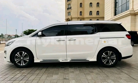 Buy Used Kia Carnival White Car in Chbar Mon in Kampong Speu Province Buy Used Kia Carnival White Car in Chbar Mon in Kampong Speu Province