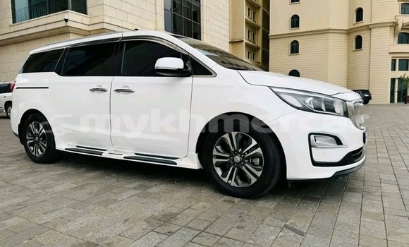 Buy Used Kia Carnival White Car in Chbar Mon in Kampong Speu Province Buy Used Kia Carnival White Car in Chbar Mon in Kampong Speu Province