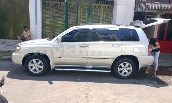 Acheter Occasion Voiture Toyota Highlander Autre à Chbar Mon, Kampong Speu Province Acheter Occasion Voiture Toyota Highlander Autre à Chbar Mon, Kampong Speu Province