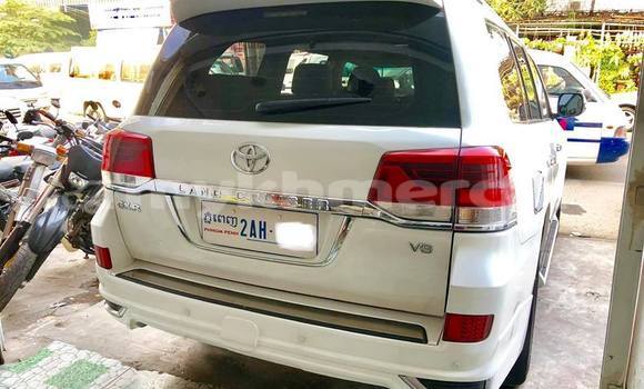 Acheter Occasion Voiture Toyota Land Cruiser Prado Blanc à Phnom Penh, Phnom Penh Acheter Occasion Voiture Toyota Land Cruiser Prado Blanc à Phnom Penh, Phnom Penh