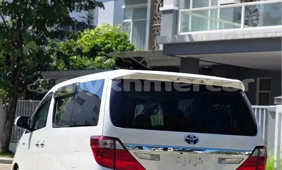 Acheter Occasion Voiture Toyota Alphard Blanc à Cheom Ksan, Preah Vihear Province Acheter Occasion Voiture Toyota Alphard Blanc à Cheom Ksan, Preah Vihear Province
