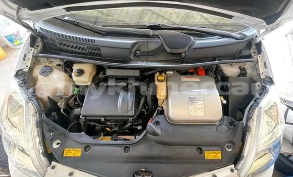 Buy Used Toyota Prius White Car in Cheom Ksan in Preah Vihear Province Buy Used Toyota Prius White Car in Cheom Ksan in Preah Vihear Province