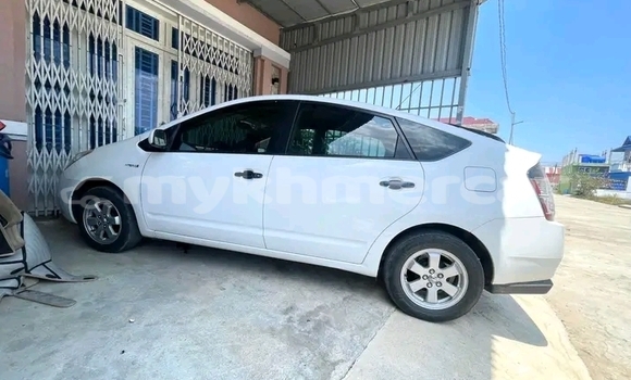 Buy Used Toyota Prius White Car in Cheom Ksan in Preah Vihear Province Buy Used Toyota Prius White Car in Cheom Ksan in Preah Vihear Province