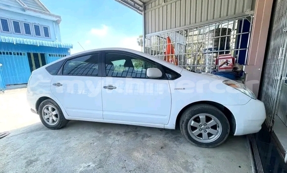 Buy Used Toyota Prius White Car in Cheom Ksan in Preah Vihear Province Buy Used Toyota Prius White Car in Cheom Ksan in Preah Vihear Province