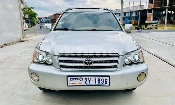 Acheter Occasion Voiture Toyota Highlander Blanc à Chbar Mon, Kampong Speu Province Acheter Occasion Voiture Toyota Highlander Blanc à Chbar Mon, Kampong Speu Province
