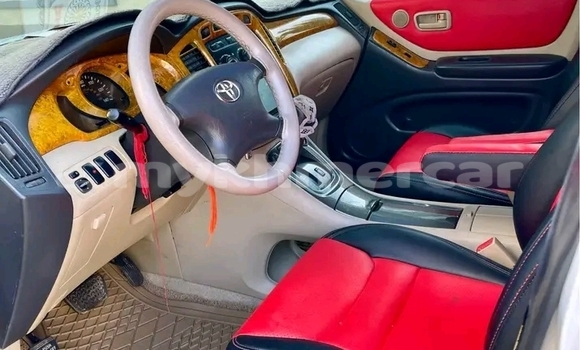 Acheter Occasion Voiture Toyota Highlander Blanc à Chbar Mon, Kampong Speu Province Acheter Occasion Voiture Toyota Highlander Blanc à Chbar Mon, Kampong Speu Province