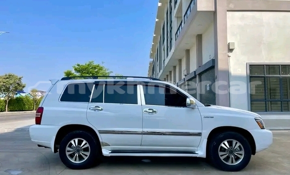 Acheter Occasion Voiture Toyota Highlander Blanc à Chbar Mon, Kampong Speu Province Acheter Occasion Voiture Toyota Highlander Blanc à Chbar Mon, Kampong Speu Province