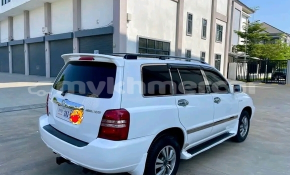 Acheter Occasion Voiture Toyota Highlander Blanc à Chbar Mon, Kampong Speu Province Acheter Occasion Voiture Toyota Highlander Blanc à Chbar Mon, Kampong Speu Province
