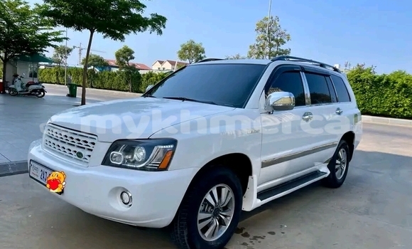 Acheter Occasion Voiture Toyota Highlander Blanc à Chbar Mon, Kampong Speu Province Acheter Occasion Voiture Toyota Highlander Blanc à Chbar Mon, Kampong Speu Province