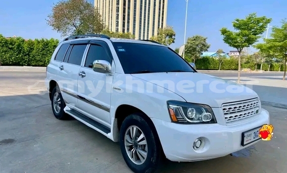 Acheter Occasion Voiture Toyota Highlander Blanc à Chbar Mon, Kampong Speu Province Acheter Occasion Voiture Toyota Highlander Blanc à Chbar Mon, Kampong Speu Province