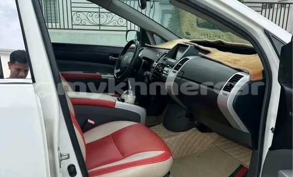 Buy Used Toyota Prius White Car in Koulen in Preah Vihear Province Buy Used Toyota Prius White Car in Koulen in Preah Vihear Province