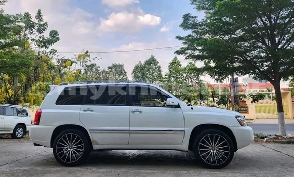 ទិញ បានប្រើ Toyota Highlander White ឡាន} ក្នុង Chbar Mon ក្នុង Kampong Speu Province ទិញ បានប្រើ Toyota Highlander White ឡាន} ក្នុង Chbar Mon ក្នុង Kampong Speu Province