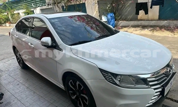 Buy Used Lexus IS 300 White Car in Chbar Mon in Kampong Speu Province