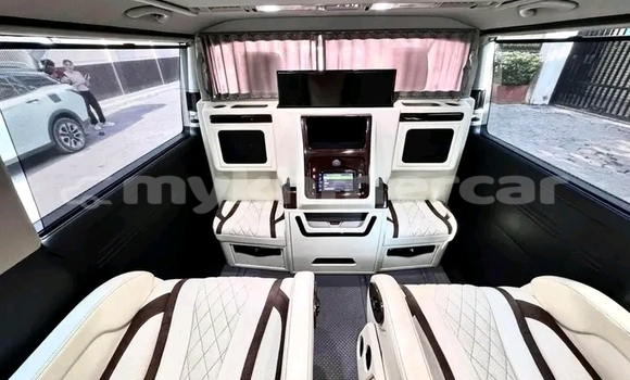 Buy Used Volkswagen Caravelle Black Car in Mongkol Borey in Banteay Meanchey Province