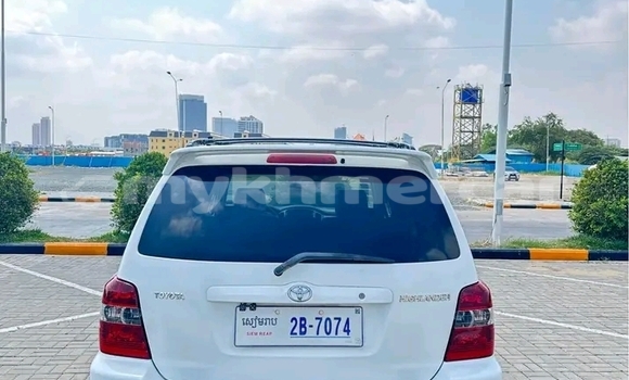 ទិញ បានប្រើ Toyota Highlander White ឡាន} ក្នុង Amleang ក្នុង Kampong Speu Province ទិញ បានប្រើ Toyota Highlander White ឡាន} ក្នុង Amleang ក្នុង Kampong Speu Province