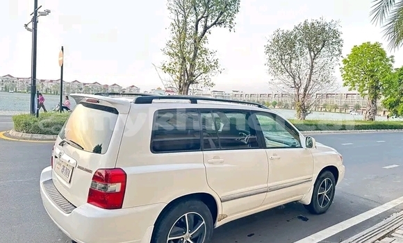 ទិញ បានប្រើ Toyota Highlander White ឡាន} ក្នុង Chbar Mon ក្នុង Kampong Speu Province ទិញ បានប្រើ Toyota Highlander White ឡាន} ក្នុង Chbar Mon ក្នុង Kampong Speu Province