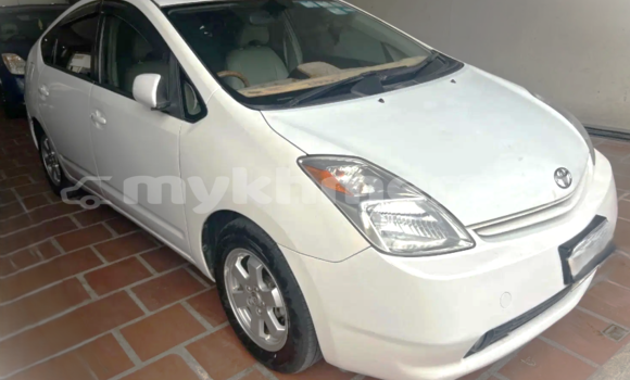 Buy Used Toyota Prius White Car in Phnom Penh in Phnom Penh Buy Used Toyota Prius White Car in Phnom Penh in Phnom Penh