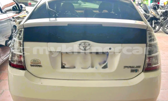 Buy Used Toyota Prius White Car in Phnom Penh in Phnom Penh Buy Used Toyota Prius White Car in Phnom Penh in Phnom Penh