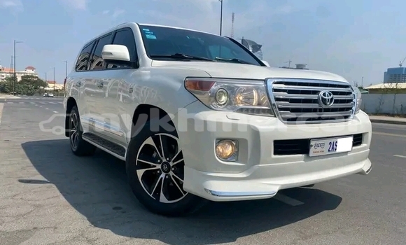 Buy Used Toyota Land Cruiser White Car in Chbar Mon in Kampong Speu Province Buy Used Toyota Land Cruiser White Car in Chbar Mon in Kampong Speu Province