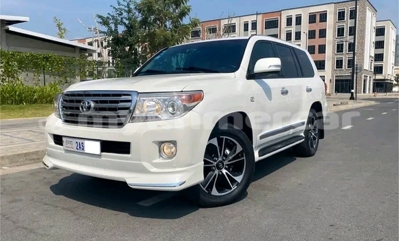 Buy Used Toyota Land Cruiser White Car in Chbar Mon in Kampong Speu Province Buy Used Toyota Land Cruiser White Car in Chbar Mon in Kampong Speu Province