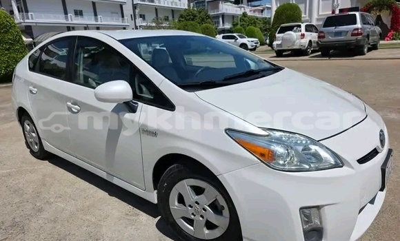 Buy Used Toyota Prius White Car in Khemarak Phoumin in Koh Kong Province Buy Used Toyota Prius White Car in Khemarak Phoumin in Koh Kong Province