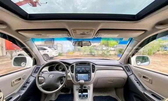 Buy Used Toyota Highlander White Car in Mongkol Borey in Banteay Meanchey Province Buy Used Toyota Highlander White Car in Mongkol Borey in Banteay Meanchey Province