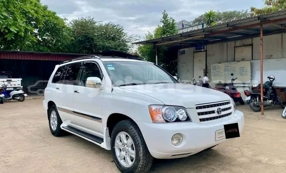 Buy Used Toyota Highlander White Car in Mongkol Borey in Banteay Meanchey Province Buy Used Toyota Highlander White Car in Mongkol Borey in Banteay Meanchey Province