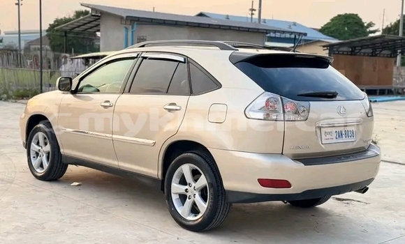 Buy Used Lexus RX 330 Other Car in Kampong Chhnang in Kampong Chhnang Province Buy Used Lexus RX 330 Other Car in Kampong Chhnang in Kampong Chhnang Province