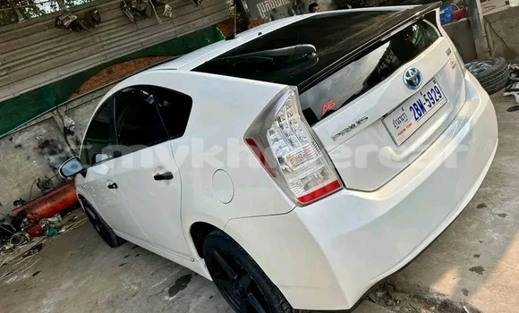 Buy Used Toyota Prius White Car in Chbar Mon in Kampong Speu Province Buy Used Toyota Prius White Car in Chbar Mon in Kampong Speu Province