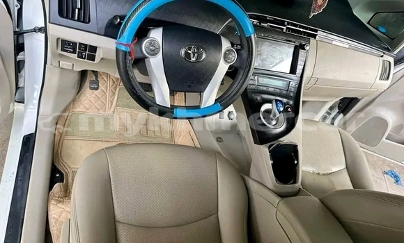 Buy Used Toyota Prius White Car in Chbar Mon in Kampong Speu Province Buy Used Toyota Prius White Car in Chbar Mon in Kampong Speu Province