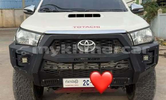 Buy Used Toyota Hilux White Car in Phnom Penh in Phnom Penh Buy Used Toyota Hilux White Car in Phnom Penh in Phnom Penh