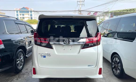 Buy Used Toyota Alphard White Car in Phnom Penh in Phnom Penh Buy Used Toyota Alphard White Car in Phnom Penh in Phnom Penh