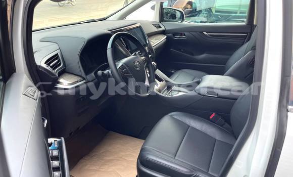 Buy Used Toyota Alphard White Car in Phnom Penh in Phnom Penh Buy Used Toyota Alphard White Car in Phnom Penh in Phnom Penh