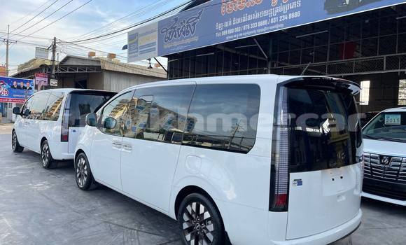 Buy Used Hyundai Starex White Car in Phnom Penh in Phnom Penh Buy Used Hyundai Starex White Car in Phnom Penh in Phnom Penh