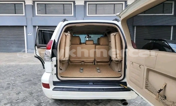 Buy Used Toyota Land Cruiser Prado White Car in Chbar Mon in Kampong Speu Province Buy Used Toyota Land Cruiser Prado White Car in Chbar Mon in Kampong Speu Province