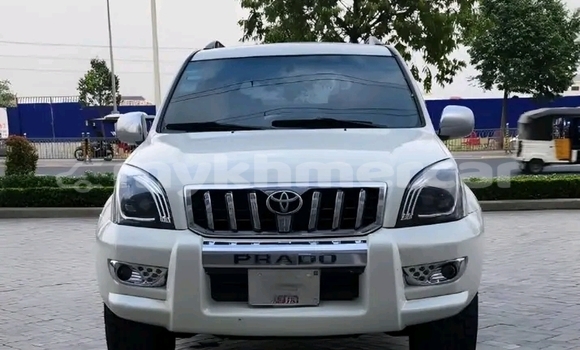 Buy Used Toyota Land Cruiser Prado White Car in Chbar Mon in Kampong Speu Province Buy Used Toyota Land Cruiser Prado White Car in Chbar Mon in Kampong Speu Province