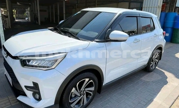Acheter Occasion Voiture Toyota RAV4 Blanc à Chbar Mon, Kampong Speu Province Acheter Occasion Voiture Toyota RAV4 Blanc à Chbar Mon, Kampong Speu Province