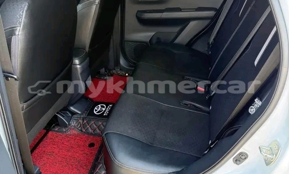 Acheter Occasion Voiture Toyota RAV4 Blanc à Chbar Mon, Kampong Speu Province Acheter Occasion Voiture Toyota RAV4 Blanc à Chbar Mon, Kampong Speu Province