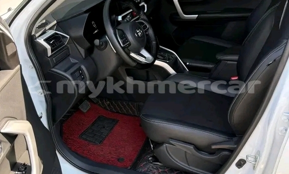 Acheter Occasion Voiture Toyota RAV4 Blanc à Chbar Mon, Kampong Speu Province Acheter Occasion Voiture Toyota RAV4 Blanc à Chbar Mon, Kampong Speu Province