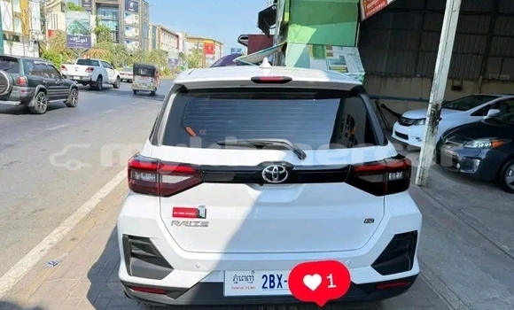 Acheter Occasion Voiture Toyota RAV4 Blanc à Chbar Mon, Kampong Speu Province Acheter Occasion Voiture Toyota RAV4 Blanc à Chbar Mon, Kampong Speu Province