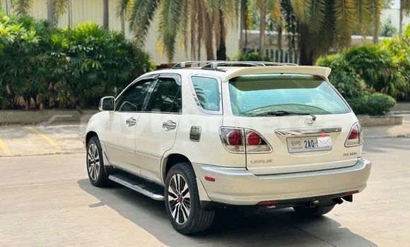 Buy Used Lexus RX 330 White Car in Chbar Mon in Kampong Speu Province Buy Used Lexus RX 330 White Car in Chbar Mon in Kampong Speu Province