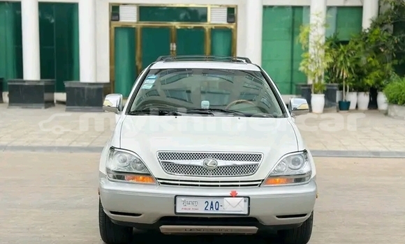 Buy Used Lexus RX 330 White Car in Chbar Mon in Kampong Speu Province Buy Used Lexus RX 330 White Car in Chbar Mon in Kampong Speu Province