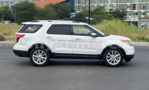 Acheter Occasion Voiture Ford Explorer Blanc à Chbar Mon, Kampong Speu Province Acheter Occasion Voiture Ford Explorer Blanc à Chbar Mon, Kampong Speu Province