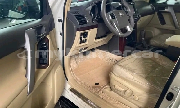 Acheter Occasion Voiture Toyota Land Cruiser Prado Blanc à Chbar Mon, Kampong Speu Province Acheter Occasion Voiture Toyota Land Cruiser Prado Blanc à Chbar Mon, Kampong Speu Province