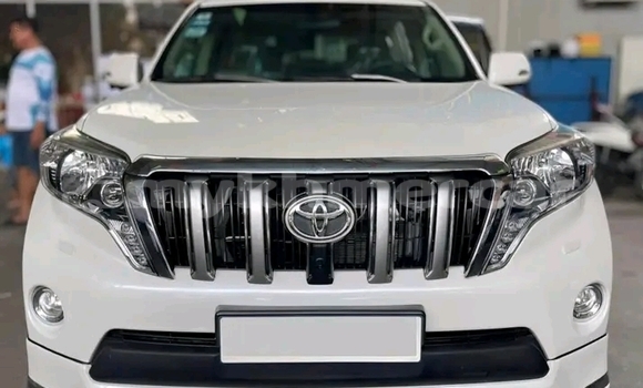 Acheter Occasion Voiture Toyota Land Cruiser Prado Blanc à Chbar Mon, Kampong Speu Province Acheter Occasion Voiture Toyota Land Cruiser Prado Blanc à Chbar Mon, Kampong Speu Province