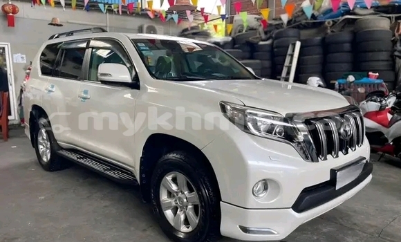 Acheter Occasion Voiture Toyota Land Cruiser Prado Blanc à Chbar Mon, Kampong Speu Province Acheter Occasion Voiture Toyota Land Cruiser Prado Blanc à Chbar Mon, Kampong Speu Province