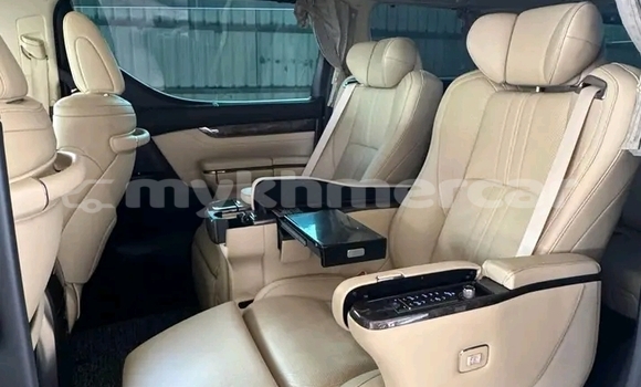 Acheter Occasion Voiture Toyota Alphard Noir à Cheom Ksan, Preah Vihear Province Acheter Occasion Voiture Toyota Alphard Noir à Cheom Ksan, Preah Vihear Province