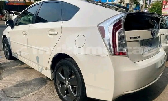 Buy Used Toyota Prius White Car in Bavet in Svay Rieng Province Buy Used Toyota Prius White Car in Bavet in Svay Rieng Province