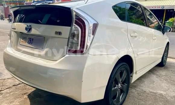 Buy Used Toyota Prius White Car in Bavet in Svay Rieng Province Buy Used Toyota Prius White Car in Bavet in Svay Rieng Province